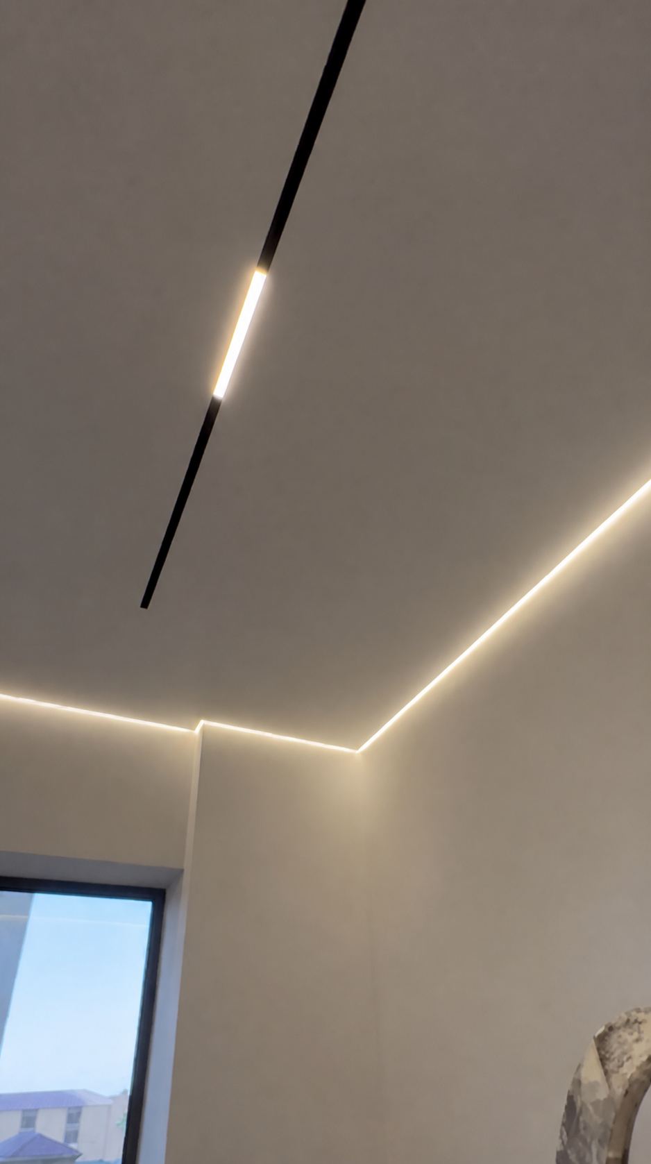 A single light line crossing the ceiling plane